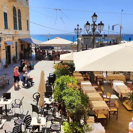 Centralissimo,a 20 Mt Dal Mare Varazze